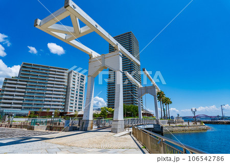 兵庫県神戸市 神戸港ハーバーウォークのはね橋 兵庫県神戸市 神戸港ハーバーウォークのはね橋 106542786
