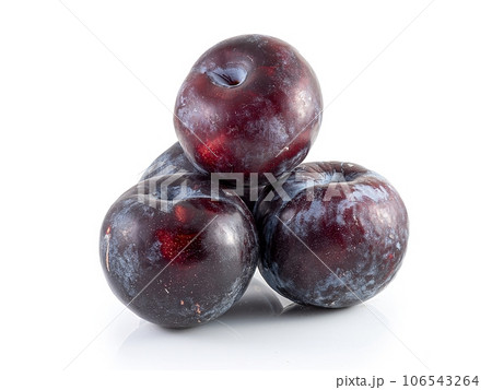 fresh plum fruit cutout. isolated plum fruit on white background. organic fruit plum damson... 106543264