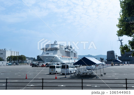 佐世保港と大型客船 佐世保港と大型客船 106544903