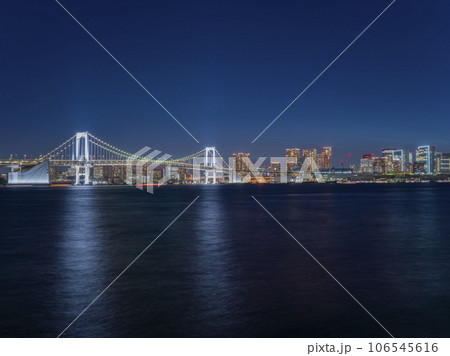 豊洲ぐるり公園から望むレインボーブリッジ　夜景 106545616