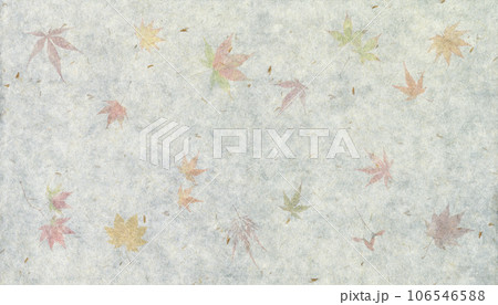色づく紅葉と籾殻を漉き込んだ、秋を感じる自然素材の和紙 106546588