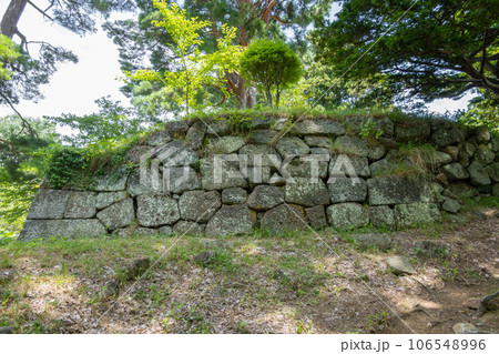 福島県猪苗代町の猪苗代城跡にある石垣 106548996