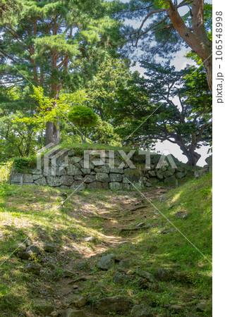 福島県猪苗代町の猪苗代城跡にある石垣 福島県猪苗代町の猪苗代城跡にある石垣 106548998