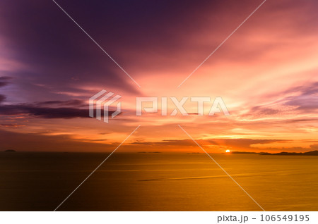 Dreamy sunset on tropical sea in Pattaya, Thailand. beautiful landscape of seascape with water reflection from sunlight. background for traveling and vacation. 106549195