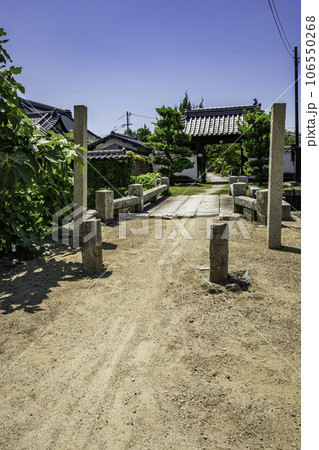 庭瀬城跡　不変院　山門　岡山県岡山市 106550268