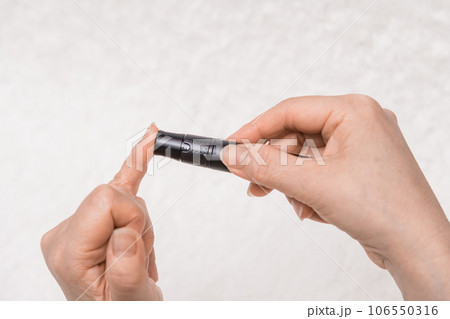 【糖尿病の血糖値測定　針】 106550316