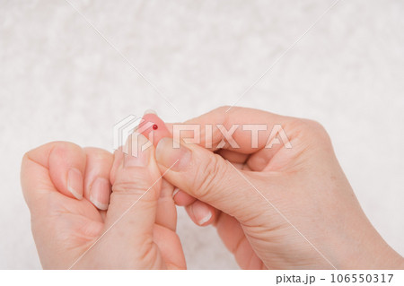 【糖尿病の血糖値測定　血液】 106550317