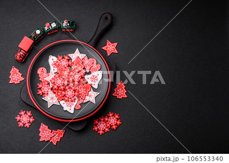 A beautiful Christmas composition consisting of ceramic plates, gingerbread and other elements A beautiful Christmas composition consisting of ceramic plates, gingerbread and other elements 106553340