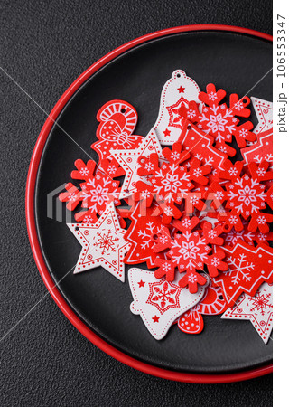 A beautiful Christmas composition consisting of ceramic plates, gingerbread and other elements A beautiful Christmas composition consisting of ceramic plates, gingerbread and other elements 106553347