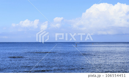 湘南三浦半島神奈川県三浦郡葉山町森戸の裕次郎灯台付近の夏 湘南三浦半島神奈川県三浦郡葉山町森戸の裕次郎灯台付近の夏 106554451