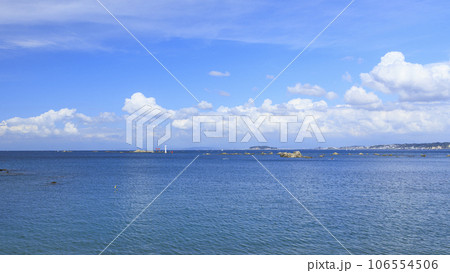 湘南三浦半島神奈川県三浦郡葉山町森戸の裕次郎灯台付近の夏 106554506