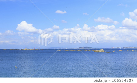 湘南三浦半島神奈川県三浦郡葉山町森戸の裕次郎灯台付近の夏 湘南三浦半島神奈川県三浦郡葉山町森戸の裕次郎灯台付近の夏 106554507