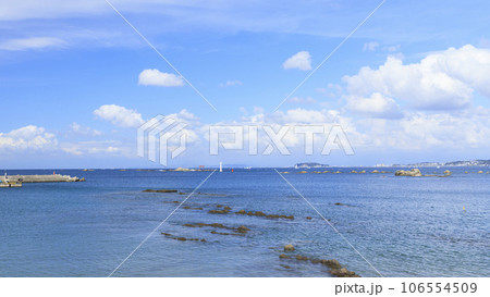 湘南三浦半島神奈川県三浦郡葉山町森戸の裕次郎灯台付近の夏 湘南三浦半島神奈川県三浦郡葉山町森戸の裕次郎灯台付近の夏 106554509