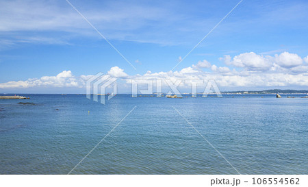 湘南三浦半島神奈川県三浦郡葉山町森戸の裕次郎灯台付近の夏 湘南三浦半島神奈川県三浦郡葉山町森戸の裕次郎灯台付近の夏 106554562
