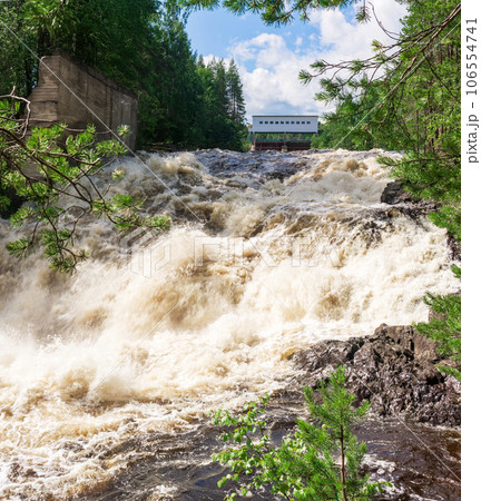 hydraulic structure for idle discharge of water at a small hydroelectric power station hydraulic structure for idle discharge of water at a small hydroelectric power station 106554741