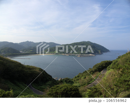 十三仏堂付近から見た白鶴浜海水浴場　熊本県天草市天草町高浜北 106556962