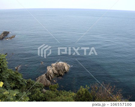 十三仏公演の展望台から見た東シナ海 熊本県天草市天草町高浜北 十三仏公演の展望台から見た東シナ海 熊本県天草市天草町高浜北 106557100