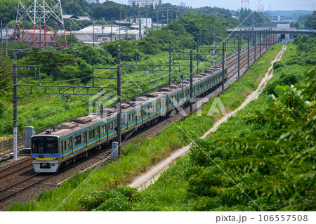 緑の中を走る千葉ニュータウン鉄道9800形電車　白井〜小室館 106557508