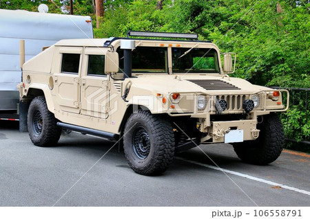 過酷な戦場から日常の街中まで… 民生版の汎用四輪駆動車 106558791
