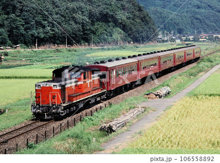 播但線のDD51が牽く50系レッドトレイン 播但線のDD51が牽く50系レッドトレイン 106558892