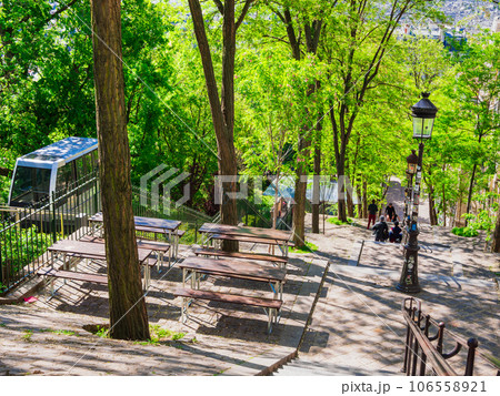 パリ　モンマルトルの丘 106558921