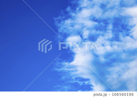 White cumulus clouds against the blue sky. 106560198