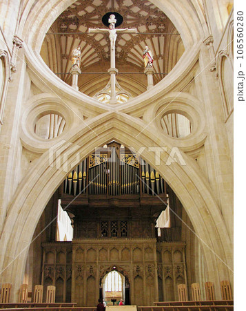 イギリス イングランド サマセット州 ウェルズ大聖堂 内陣の天井と聖アンドリュー・クロスアーチ イギリス イングランド サマセット州 ウェルズ大聖堂 内陣の天井と聖アンドリュー・クロスアーチ 106560280