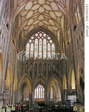イギリス イングランド サマセット州 ウェルズ大聖堂 エッサイの木を描いた黄金窓 イギリス イングランド サマセット州 ウェルズ大聖堂 エッサイの木を描いた黄金窓 106560281