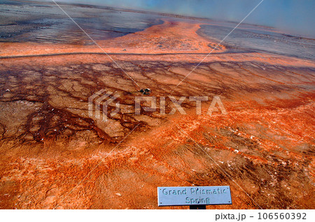 アメリカ合衆国　イエローストーン国立公園　熱水泉の周縁に生育する超好熱菌のフローラ 106560392