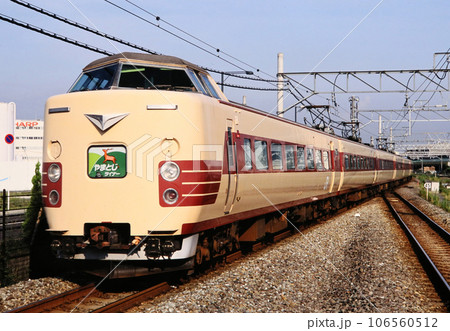 懐かしい関西本線を走るやまとじライナー 106560512
