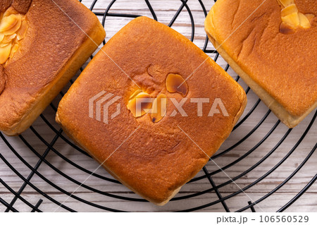 牛乳クリームパン 106560529