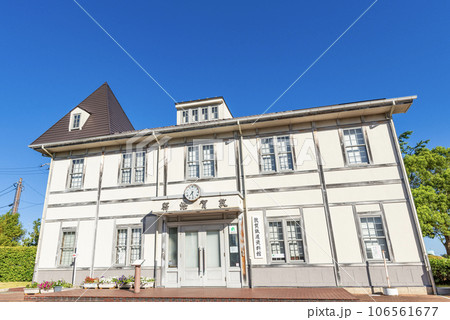 福井県敦賀市　快晴の敦賀鉄道資料館（旧敦賀港駅舎） 106561677