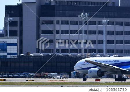 大阪国際空港　ANA　飛行機　離陸態勢　スカイパーク 106561750