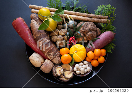 いろいろな正月食材(3) 106562329