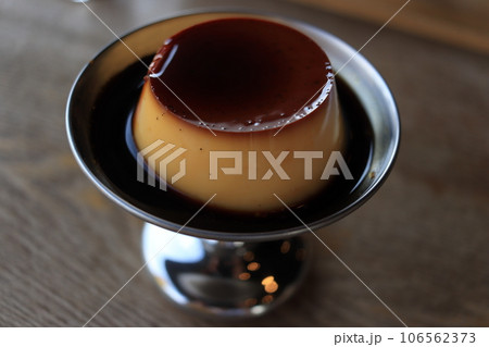 ぷるんとした食感、甘くてほろ苦い松島のプリン 106562373