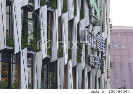 阪神百貨店梅田本店のスタイリッシュで美しい外観 阪神百貨店梅田本店のスタイリッシュで美しい外観 106564046