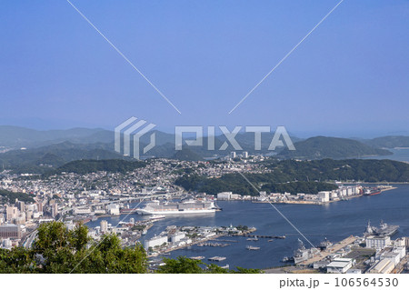 長崎県 佐世保港の弓張岳展望台からの眺め 長崎県 佐世保港の弓張岳展望台からの眺め 106564530