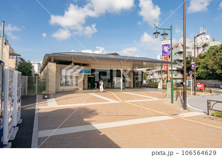 東京都世田谷区北沢の小田急電鉄小田原線の駅、東北沢駅 東京都世田谷区北沢の小田急電鉄小田原線の駅、東北沢駅 106564629