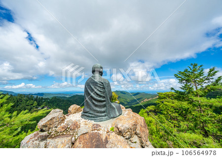 【第二十一番札所太龍寺】舎心ヶ嶽の求聞持修行大師像【奥の院】 【第二十一番札所太龍寺】舎心ヶ嶽の求聞持修行大師像【奥の院】 106564978