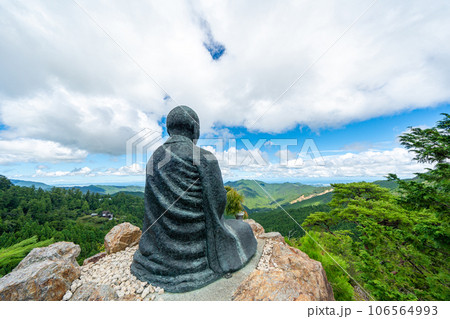 【第二十一番札所太龍寺】舎心ヶ嶽の求聞持修行大師像【奥の院】 【第二十一番札所太龍寺】舎心ヶ嶽の求聞持修行大師像【奥の院】 106564993