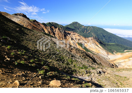 富良野岳と上富良野岳 カミホロカメットク山 大雪山国立公園 十勝岳連峰稜線からの眺望 富良野岳と上富良野岳 カミホロカメットク山 大雪山国立公園 十勝岳連峰稜線からの眺望 106565037