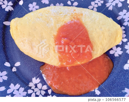皿に盛られたオムライス 写真素材 皿に盛られたオムライス 写真素材 106566577