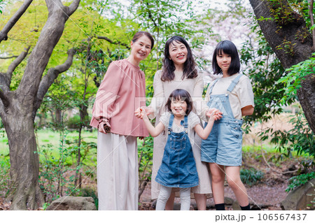 家族の女性メンバーたち 106567437