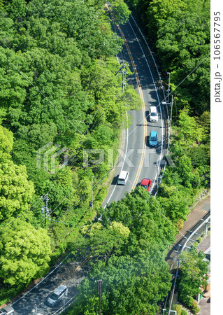山間部の道路イメージ（カーブ） 106567795