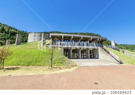 福井県若狭町　快晴の若狭三方縄文博物館 106569425