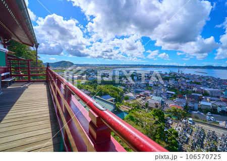 千葉県館山市の大福寺 崖観音の観音堂からの眺望(館山市船形,鏡ヶ浦,館山湾など) 106570725