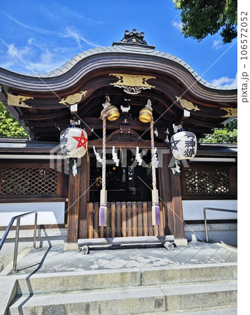 京都の晴明神社本殿 快晴の日の撮影 京都の晴明神社本殿 快晴の日の撮影 106572052