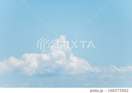 【真夏の入道雲 空背景や空合成素材】 【真夏の入道雲 空背景や空合成素材】 106573982