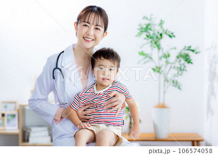 小児科　女性　ミドル 106574058