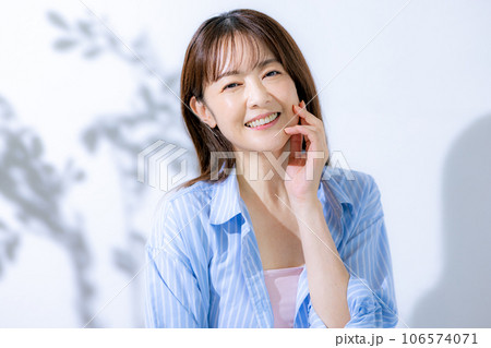 クールビューティー　女性 106574071